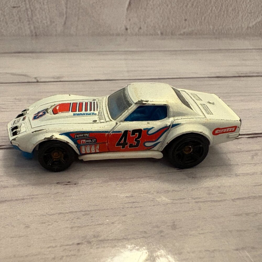 Hot Wheels 1969 COPO Corvette Car 2010 Mattel (SKU: 292TO)